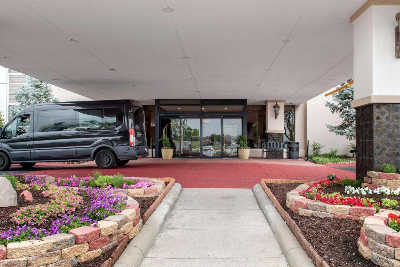 Clarion Hotel Индианаполис Екстериор снимка