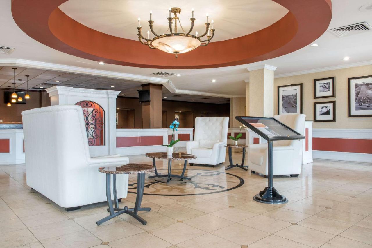 Clarion Hotel Индианаполис Екстериор снимка