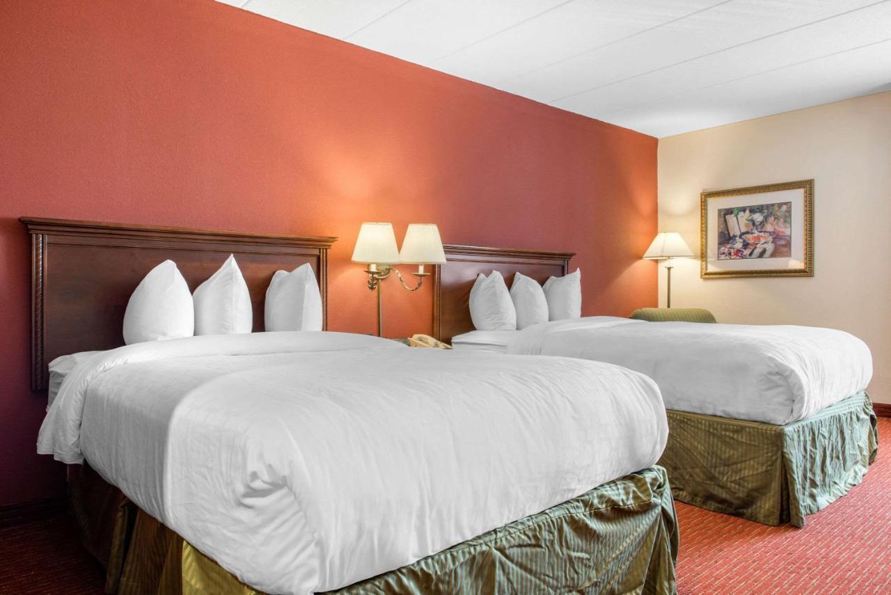 Clarion Hotel Индианаполис Екстериор снимка