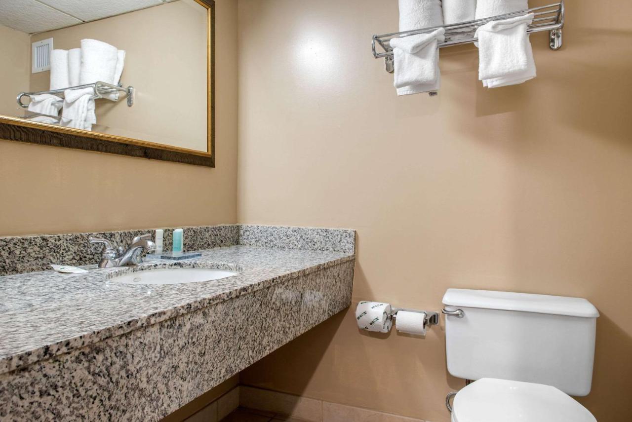 Clarion Hotel Индианаполис Екстериор снимка