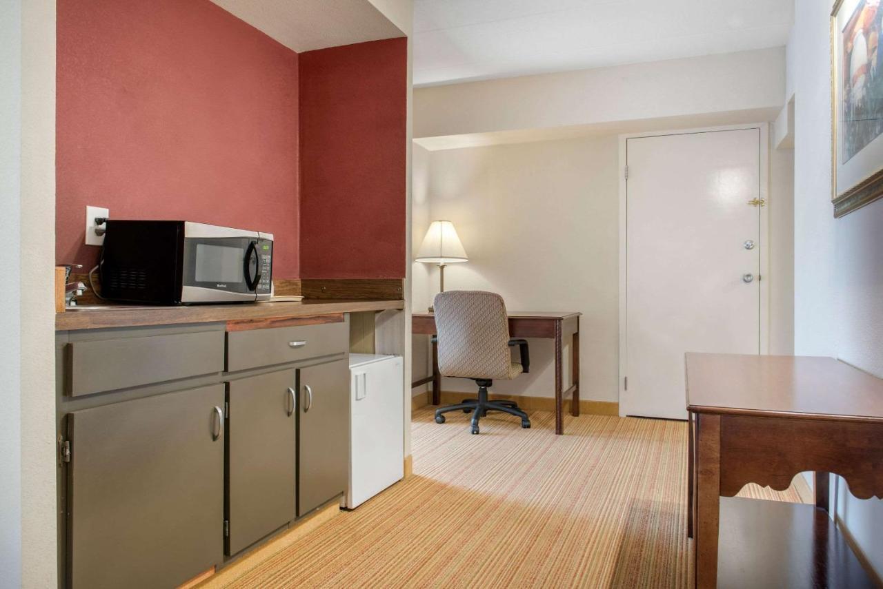 Clarion Hotel Индианаполис Екстериор снимка